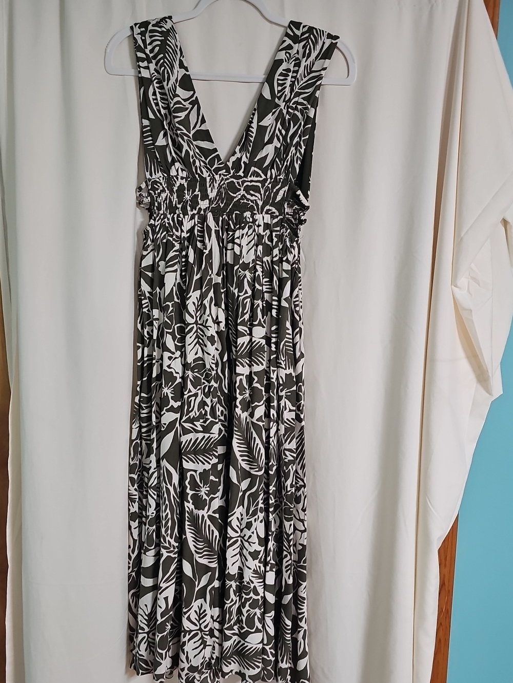 Green & White Floral V-Neck Maxi Dress - Picture 4 of 6